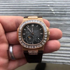 Patek Philippe Nautilus 5724R-001 Rose Gold